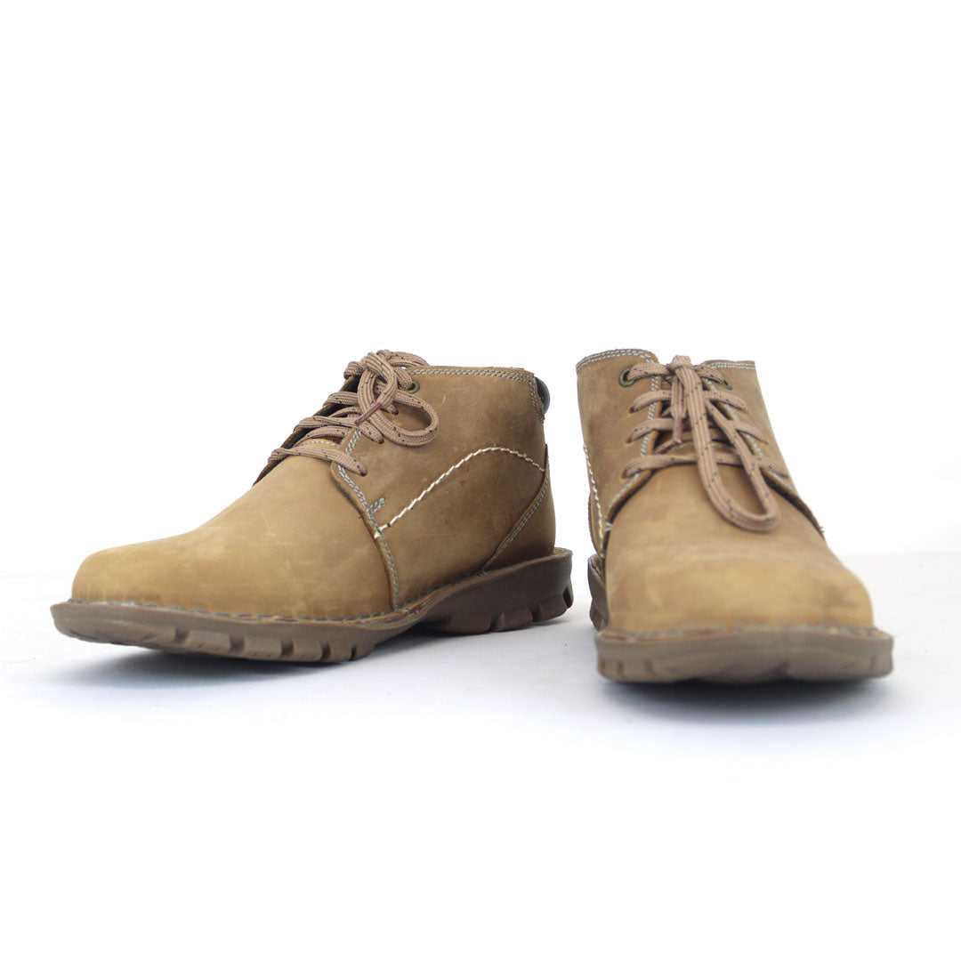 Desert Vellie Leather Cat Tan Boot